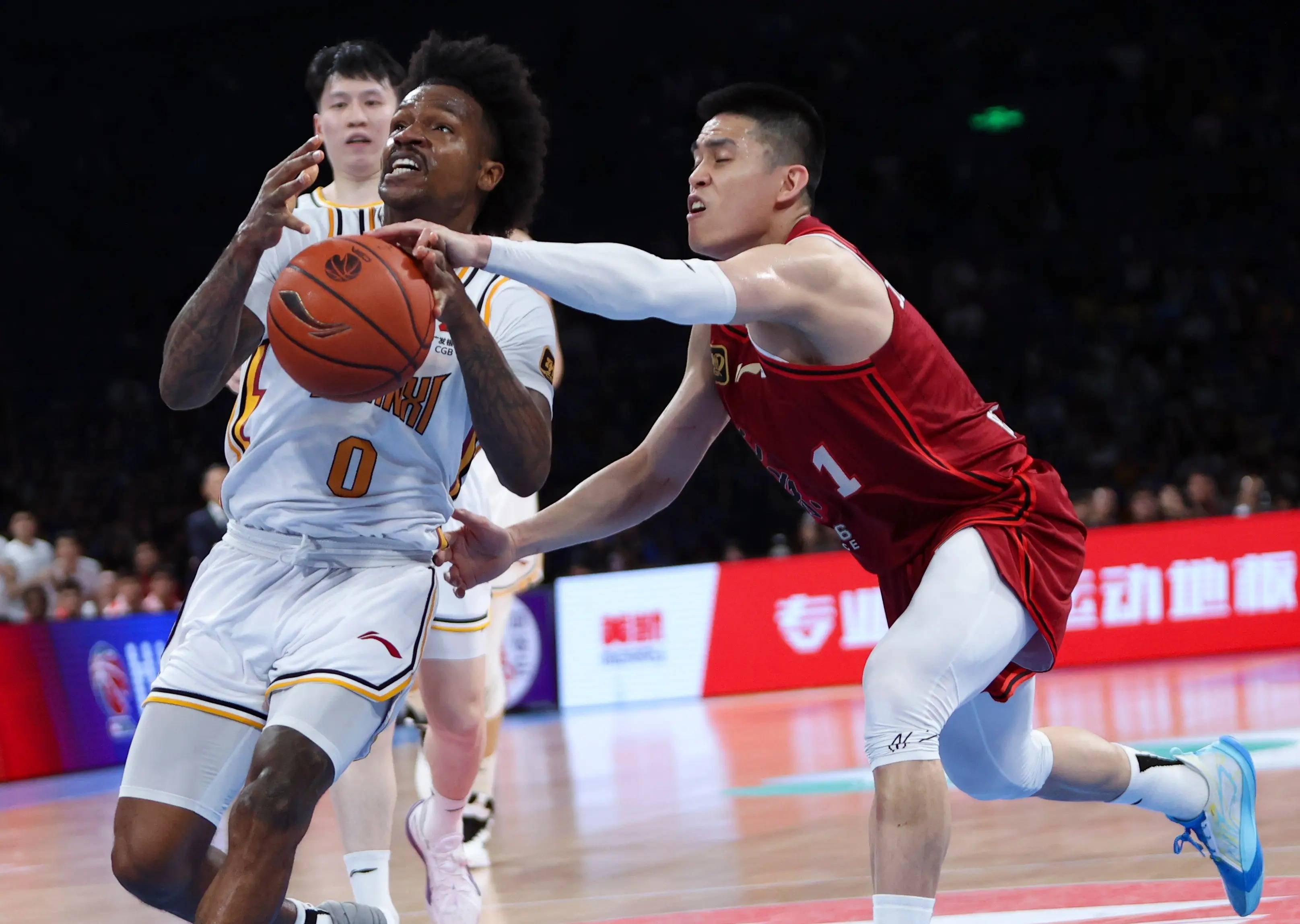 广东宏远迎CBA常规赛关键赛,冲刺阶段官宣签约,悬念犹存,训练强度明显提升的简单介绍 广东宏远迎CBA常规赛关键赛,冲刺阶段官宣签约,悬念犹存,训练强度明显提升的简单介绍